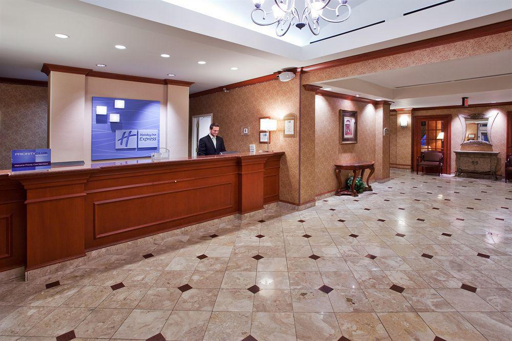 Holiday Inn Express Hotel & Suites Grand Rapids-North, An Ihg Hotel Interior photo