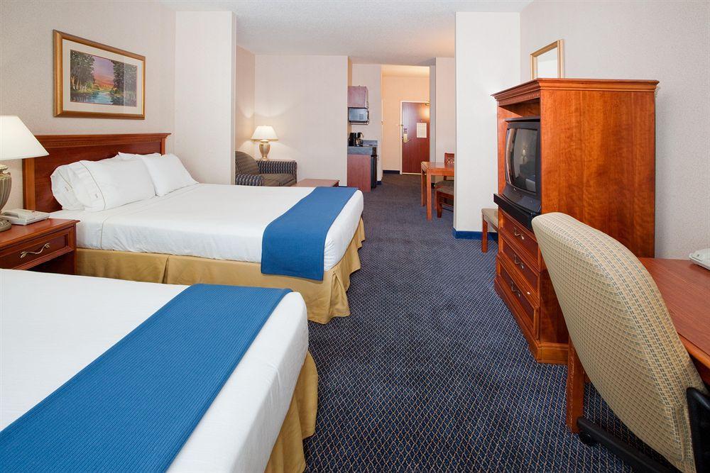 Holiday Inn Express Hotel & Suites Grand Rapids-North, An Ihg Hotel Room photo